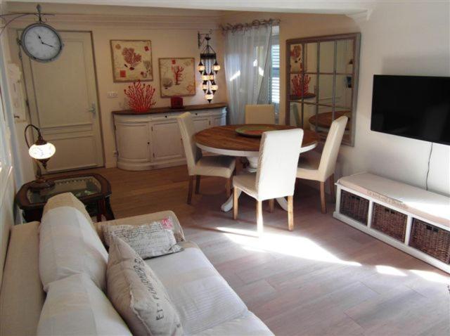 Charming Corner Abode With Castle Views Apartamento Nice Exterior foto